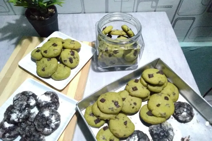 matcha chocolate chip cookies and chocolate crinkles😊|Roxieさん