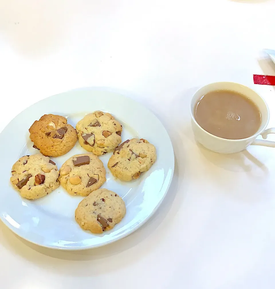 Snapdishの料理写真:チョコチャンククッキー|りっぴ🌸さん