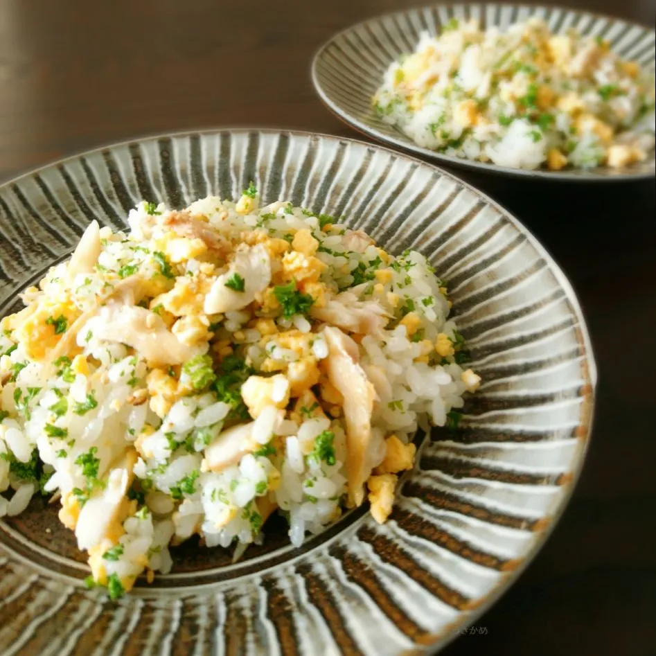 めるぼさんの 雑魚とパセリとフワ玉混ぜごはん|うさかめさん