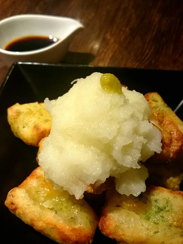 Snapdishの料理写真:ちくわの磯辺揚げ わさびおろし乗せ|Kunii  Shintarouさん