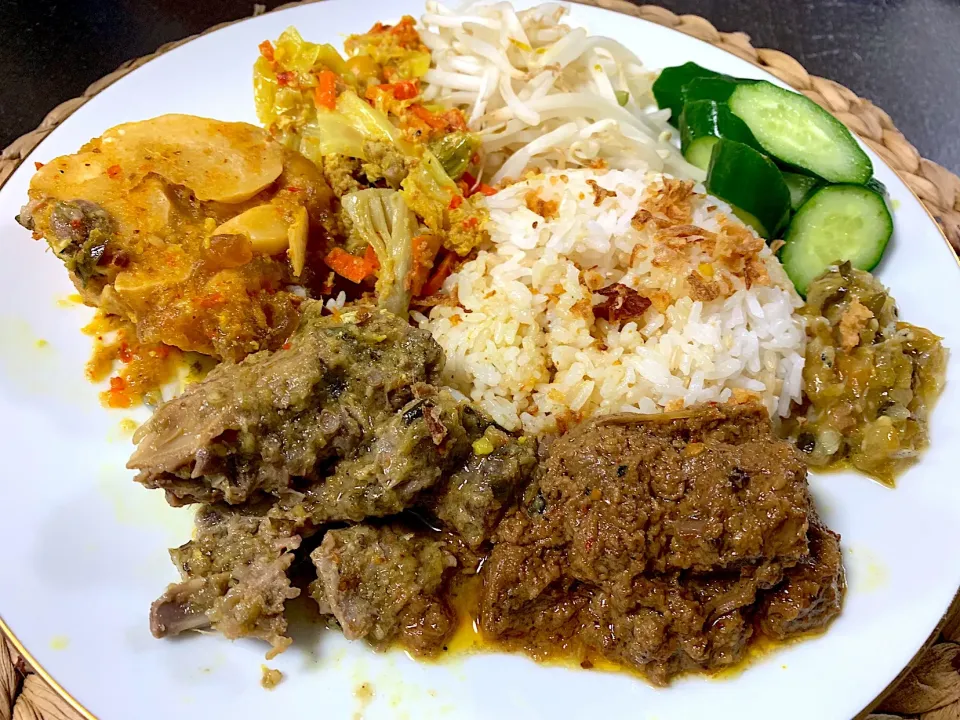 Nasi padang|yeni kartikasariさん