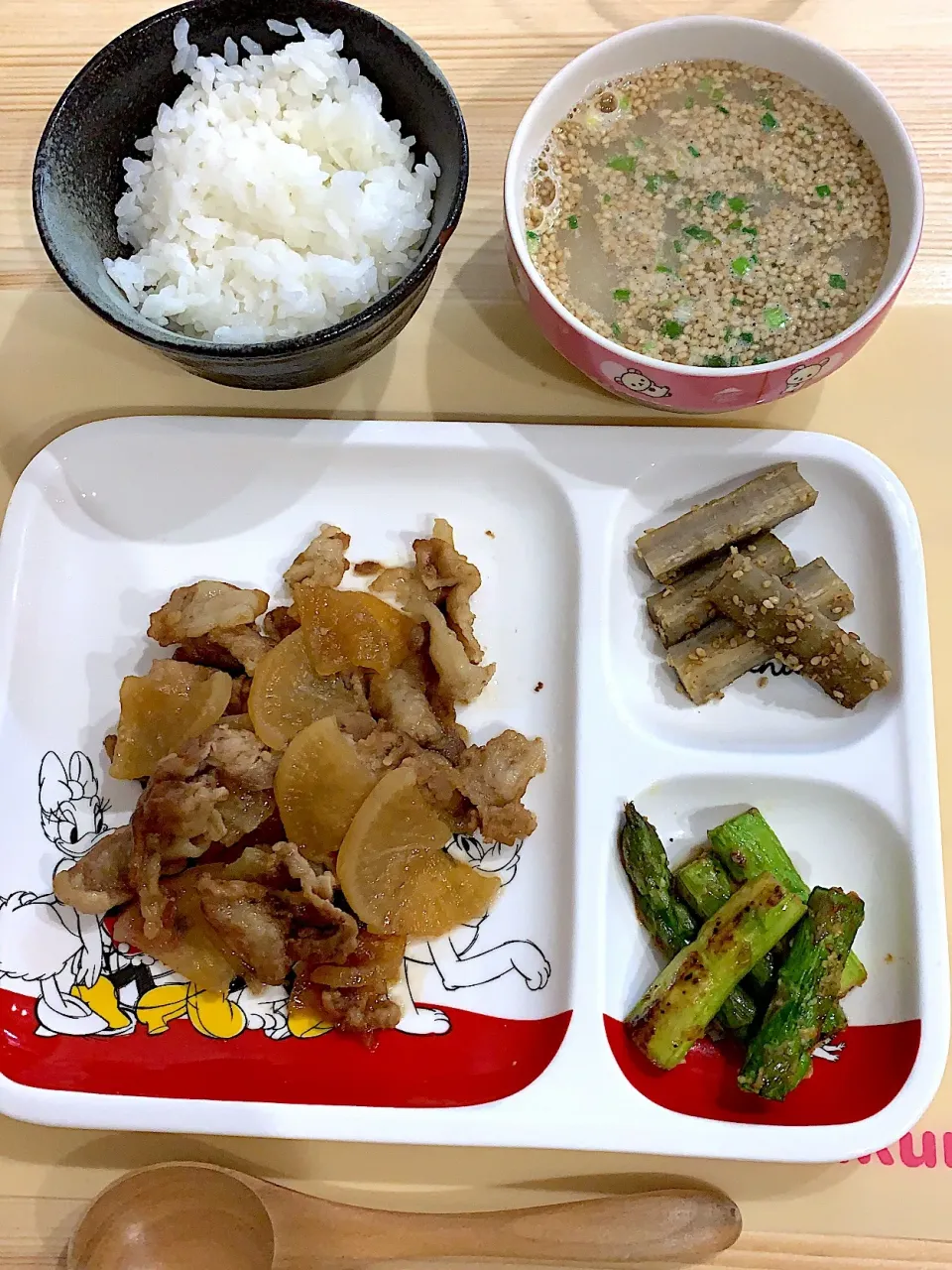 ・大根と豚肉の炒め煮
・ごぼうの胡麻まみれ
・アスパラのチーズ炒め
・胡麻スープ|ぺろたんさん