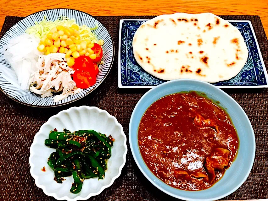 Snapdishの料理写真:我が家の晩ごはん
#カレー #手作りナン 
#蒸し鶏と色々サラダ #ピーマン胡麻おかか炒め|あお♡あおさん