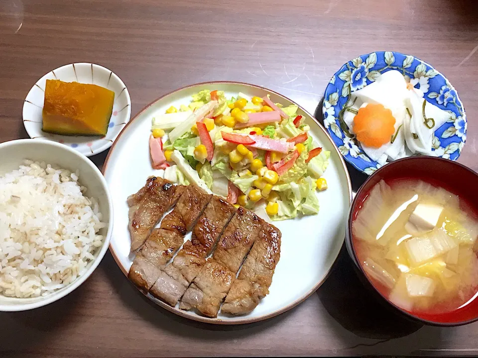 Snapdishの料理写真:豚肉味噌漬け焼き 白菜サラダ 白菜と豆腐の味噌汁 かぶと人参のなます かぼちゃの煮物|おさむん17さん