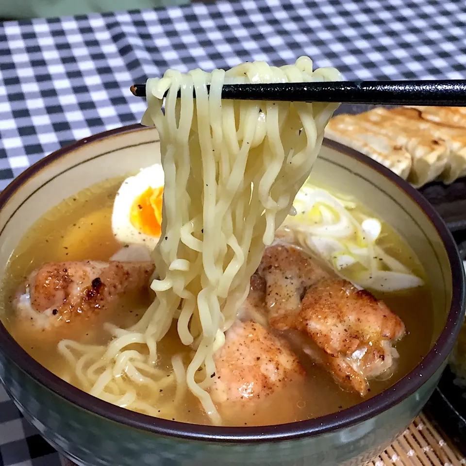 焼き手羽元ラーメン!  (^-^)|Kei Satoさん