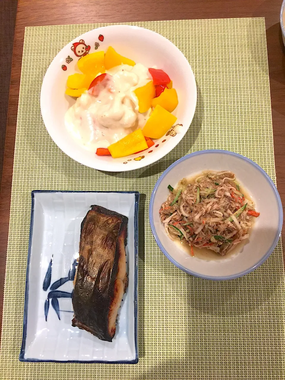 Snapdishの料理写真:サワラの塩麹焼き
カリフラワーとパプリカのホワイトソースかけ|浜@ちゃんさん