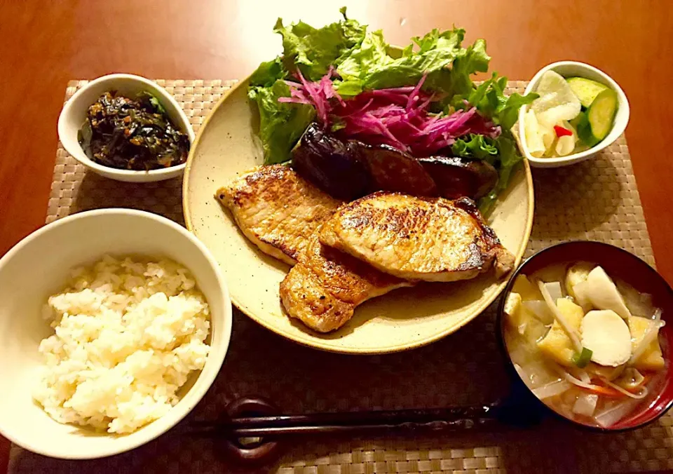 Today's Dinner🍴韮味噌･千枚漬け･豚肉の西京味噌漬け焼き･白米･けんちん汁|🌈Ami🍻さん