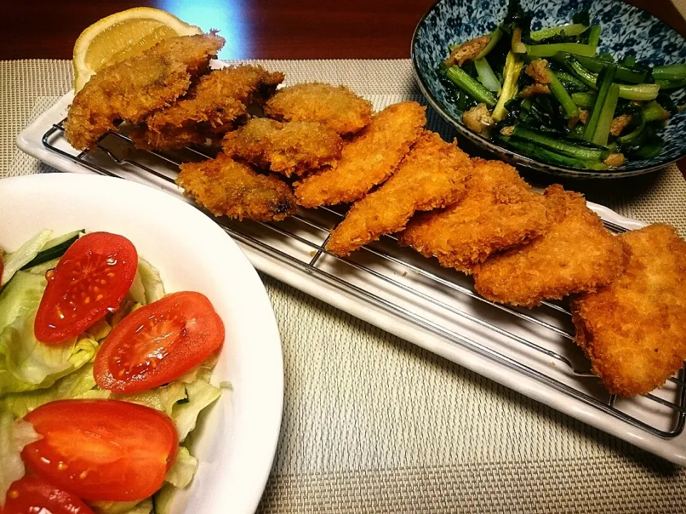 ☆今日の晩ごはん☆  チキンカツ  カキフライ  サラダ  小松菜煮|hamamaさん