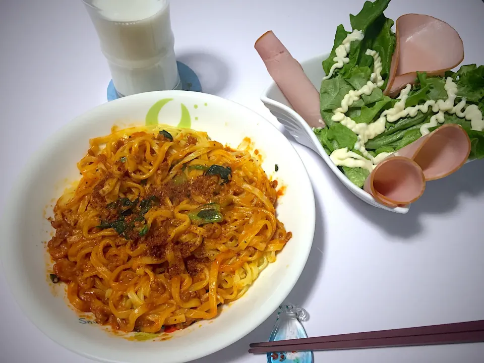 今宵は、汁なし坦々麺🍜🌶
#汁なし坦々麺
#ロースハムサラダ|Kojiさん