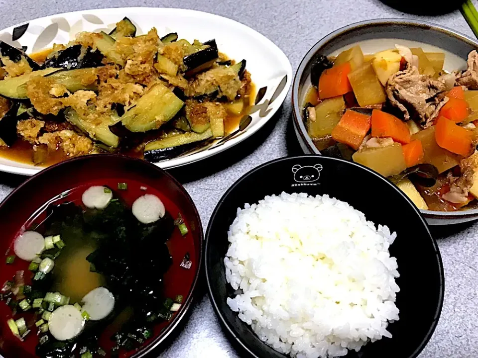 Snapdishの料理写真:最後はご飯に汁をかけて食べたさ #夕飯  白米、揚げ浸し風おかか大根おろし生姜炒め茄子、黒糖肉人参大根じゃが、麩ワカメ味噌汁|ms903さん