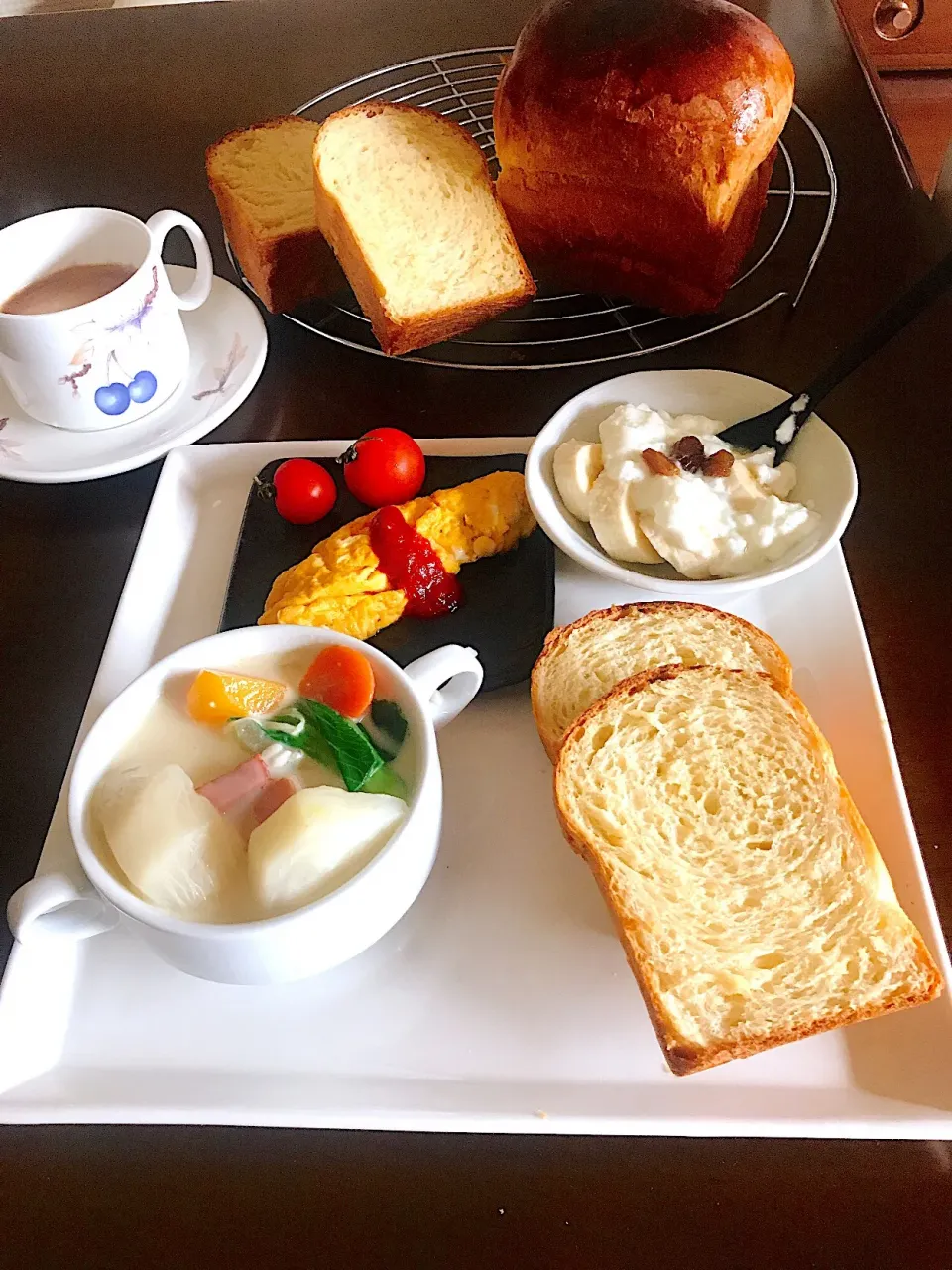 山本真希さんの料理 ブリオッシュ風角食パン🍞で朝ごパン
#ブリオッシュ#朝ごパン|とんちんさん