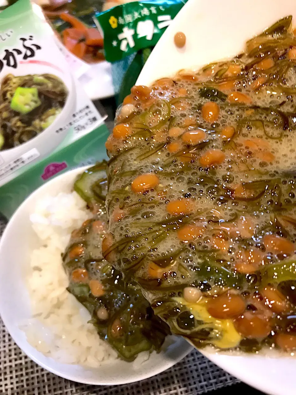 朝ごはん
納豆 めかぶ オクラ トロトロご飯|シュトママさん