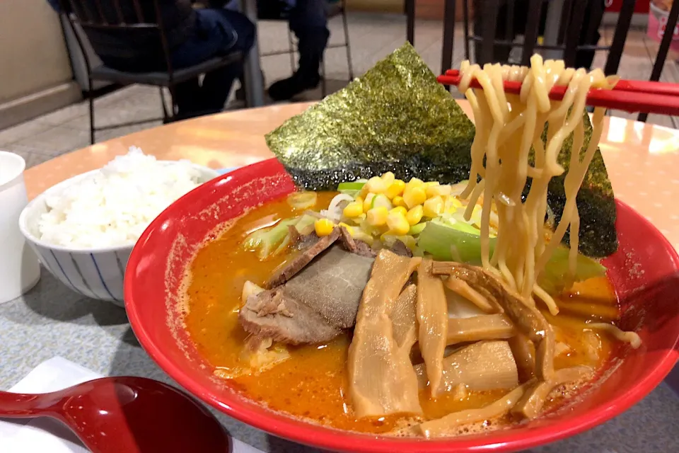 Snapdishの料理写真:赤味噌とんこつラーメン＋温野菜トッピング、小ライス|Shiny1022さん