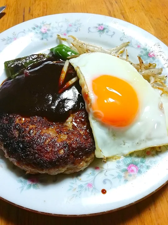 目玉焼きハンバーグ|Kunisanoさん