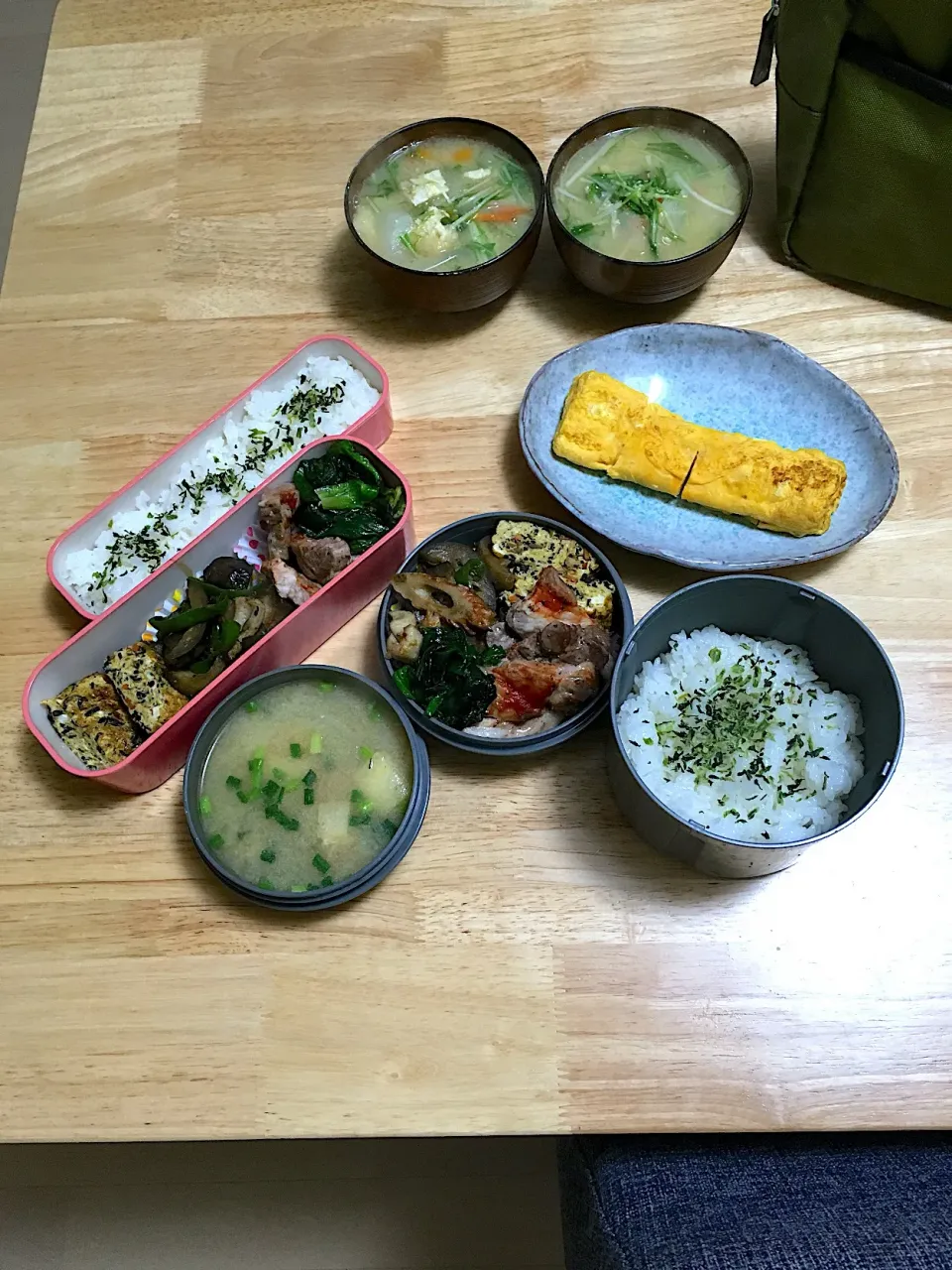 旦那様用のお味噌汁付きお弁当と、
自分のお弁当、
そして朝ごはん(*´ڡ`●)|さくたえさん