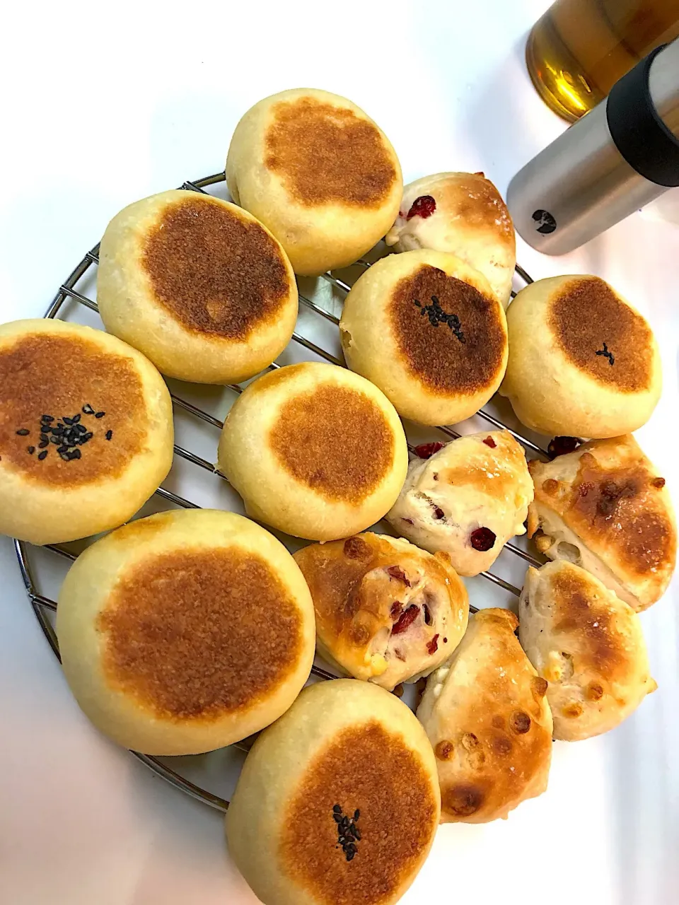 Snapdishの料理写真:焼き立て🍞
あんぱん、クリームチーズパン
クランベリーホワイトチョコパン|きむらゆりかさん