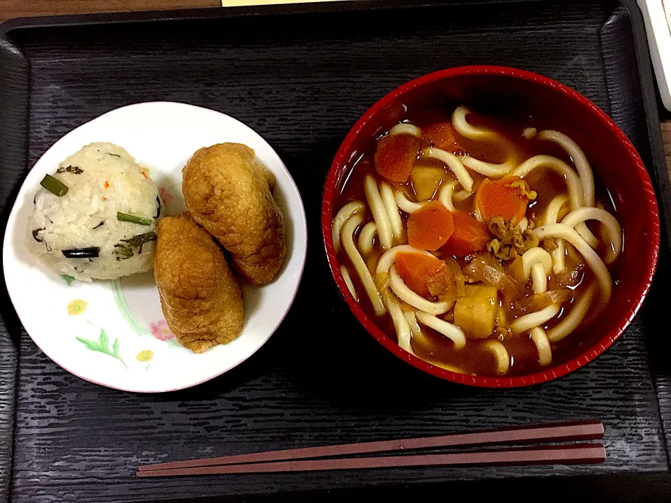 カレーうどん、山菜おこわ、稲荷|とっしぃさん