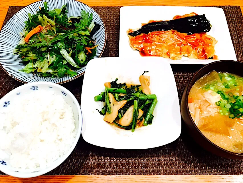 Snapdishの料理写真:我が家の晩ごはん
#なんちゃって鰻の蒲焼き 
#春菊と海苔のナムル 
#春菊茎とエリンギマヨぽん炒め
#鶏団子味噌汁
なんちゃって蒲焼きはお豆腐に他いろいろ混ぜて作ってます✨|あお♡あおさん