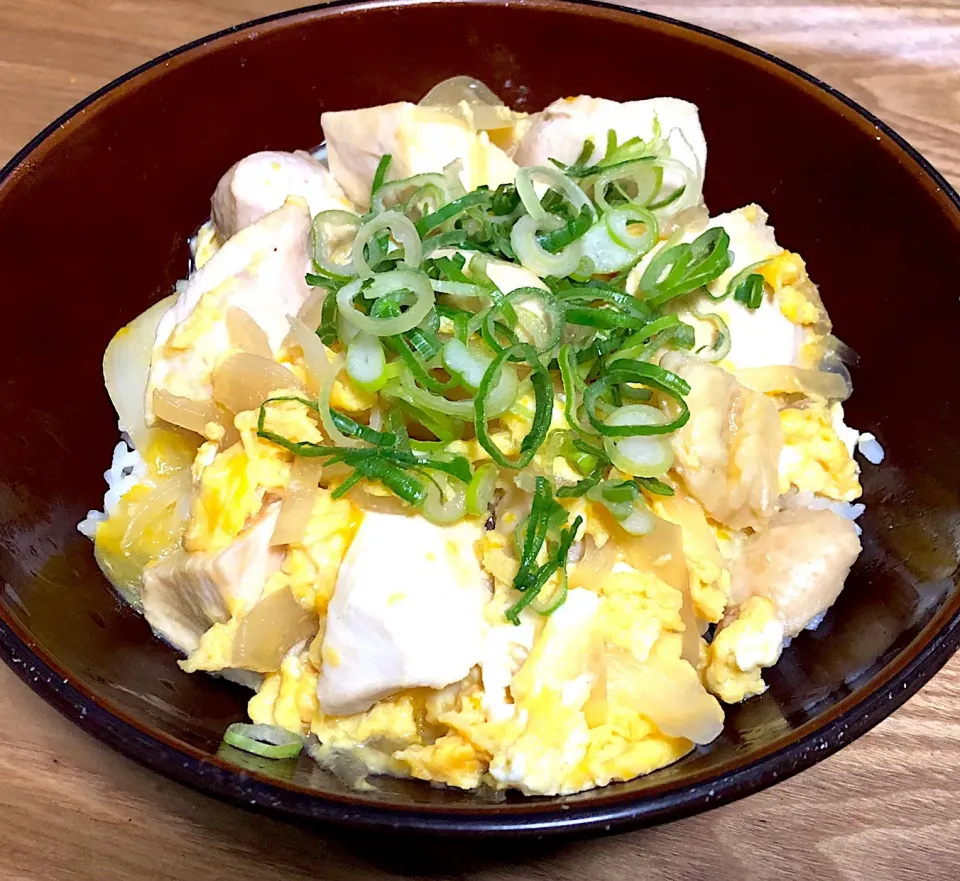 Snapdishの料理写真:寄せ鍋つゆの素で簡単親子丼|まぁたんさん