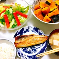 和食🍱
鯖の塩焼き、かぼちゃの煮付け、油揚げの味噌汁|Natsuki.Sさん