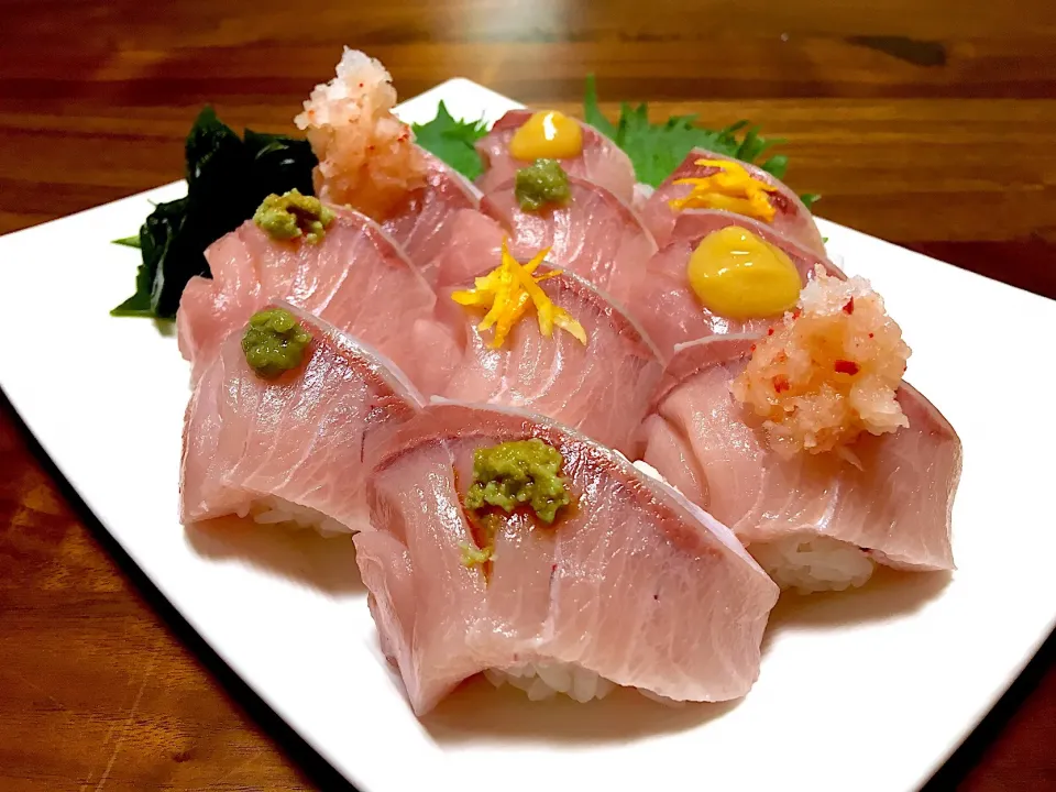 ブリひと口寿司🐟🍣 薬味食べ比べ大会😳🤭   #ぱぴこ家お気に入り   #ぱぴこ家お寿司|ぱぴこ家さん