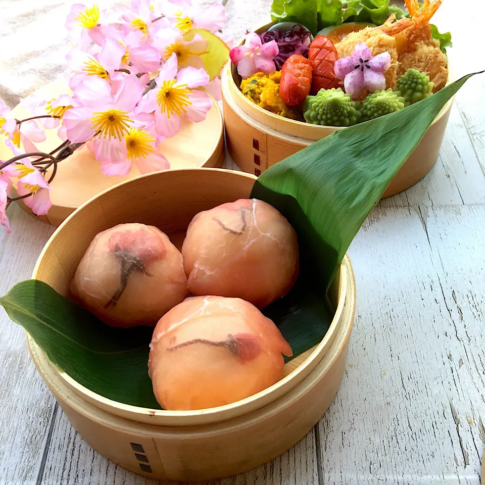 生ハムオイルおにぎりと太っちょ海老フライのお弁当|yukino_72さん