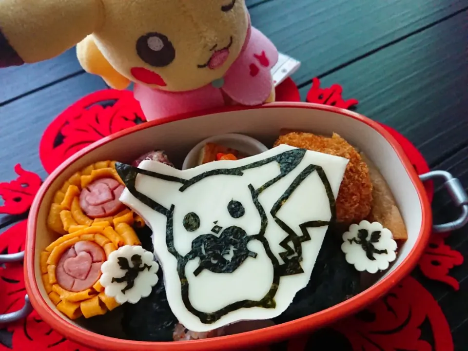 Snapdishの料理写真:☆ピカチュウのバレンタイン弁当☆|大米あづささん