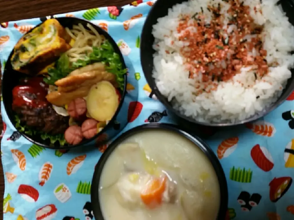 Snapdishの料理写真:息子のお弁当
🍴ほうれん草、ベーコン、チーズの玉子焼き
🍴とりむね肉照り焼き
🍴ハンバーグ
🍴タラコスパ
🍴サツマイモ甘露煮
🍴ウィンナー
🍴クリームシチュー|キヨちゃんさん