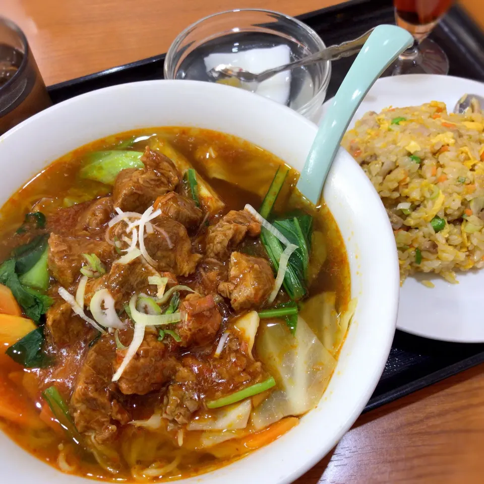 千鳥町 嘉宴  牛肉麺チャーハンセット|Gigi Cafeさん