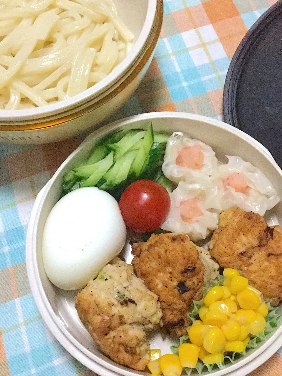 長女の中学弁当〜
朝練なのに寝坊で、超絶早送り作業してたら
雨降る予報だから朝練行かない、って。
ま、弁当作れてよかったよ|yukoさん