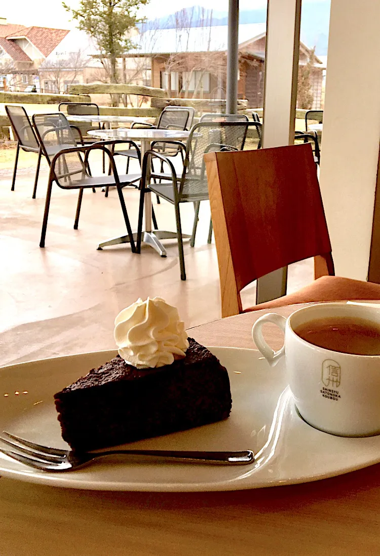 アルコホーリクのティータイム☀️☀️☀️
2度目の外出٩( ᐛ )۶
王様チョコレート🍫＆コーヒー☕️|ぽんたさん