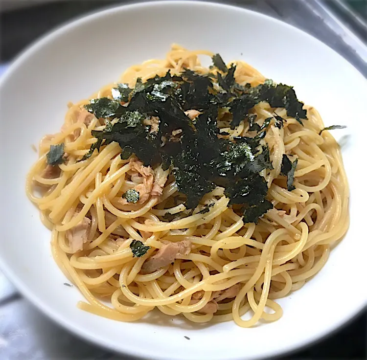 Snapdishの料理写真:ランチに、昆布茶とめんつゆで仕上げた、和風ツナパスタを頂きます😋🎉🎵|ギムレットさん