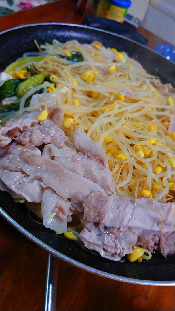 🐷三元豚と豆もやしのお鍋🍲|メイメイda.さん