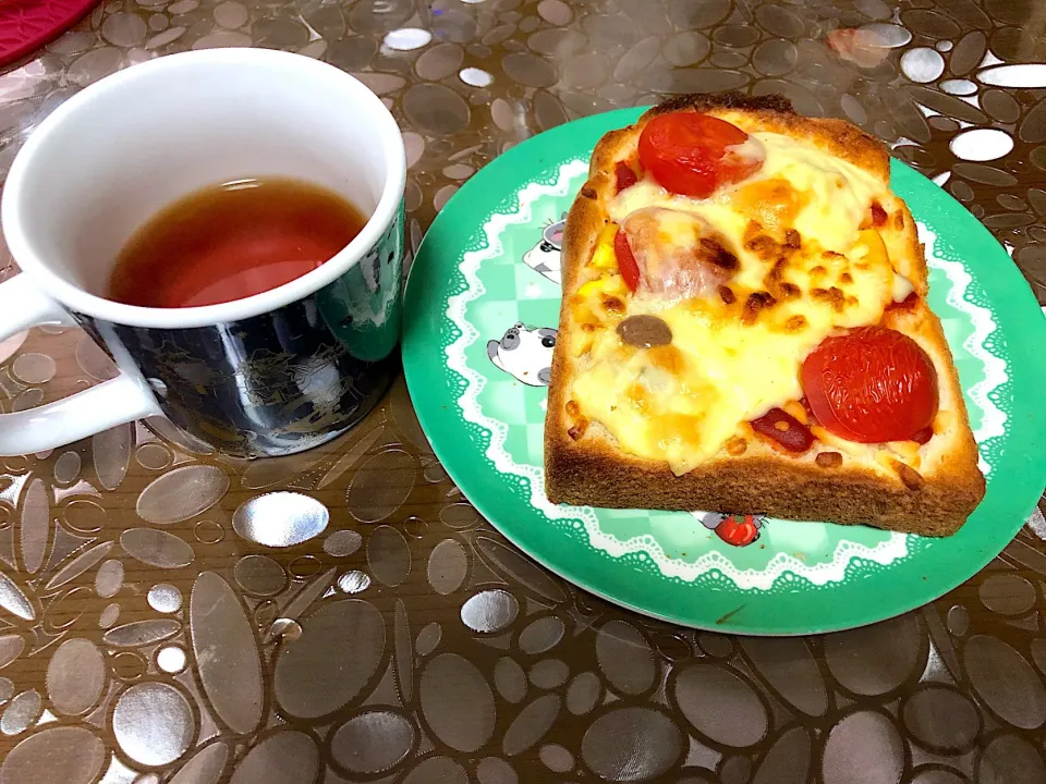 Snapdishの料理写真:オープンサンド のつもり  お紅茶|ma-ko omaさん