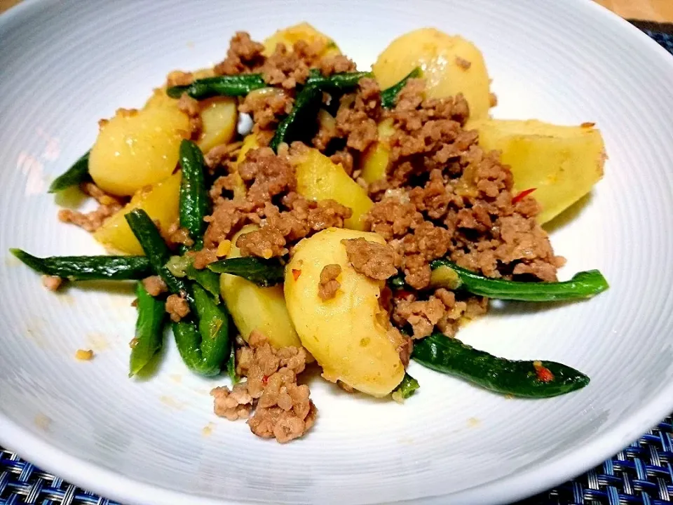 挽き肉とじゃがいもの甘辛味噌炒め|梟姉さんさん