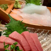 Snapdishの料理写真:壱岐の烏賊刺し、本マグロの中トロ|hirokazuさん