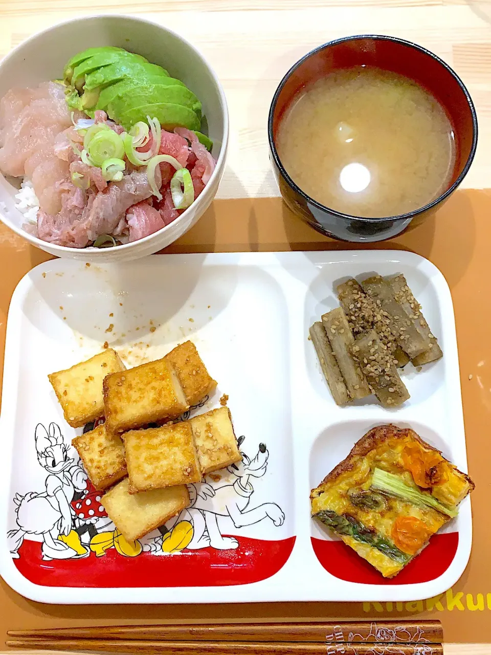 Snapdishの料理写真:・厚揚げの甘辛♡ごま生姜焼き
・ごぼうの胡麻まみれ
・アスパラとトマトのオープンオムレツ
・マグロとマスのアボカド丼
・アスパラとじゃがいものお味噌汁|ぺろたんさん