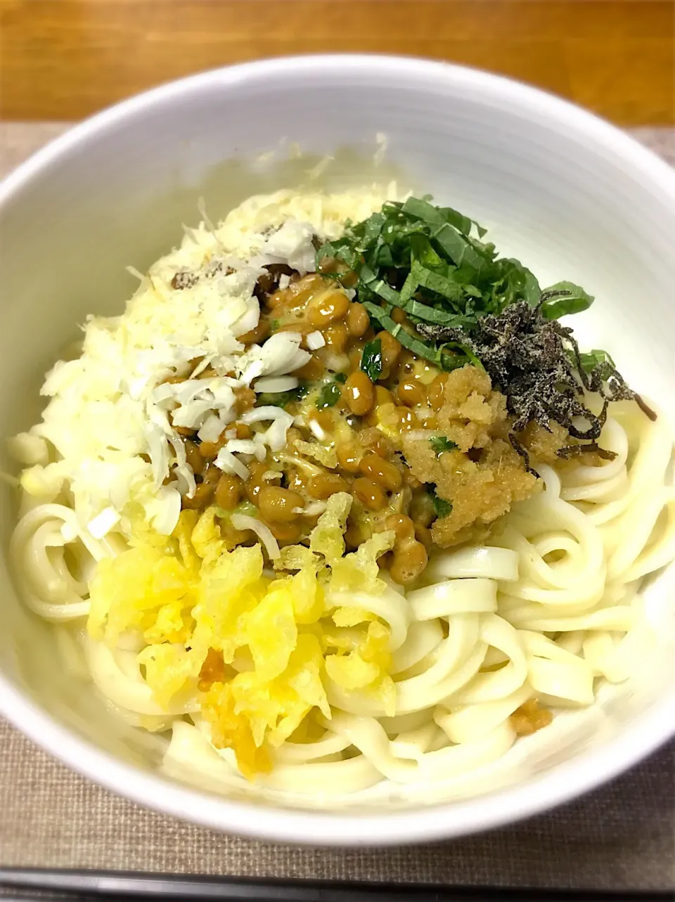 お湯かけうどん
 #簡単料理  #思いつき料理|morimi32さん