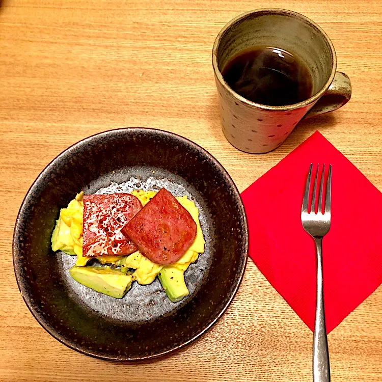 ポークアボカドたまご朝ごはん🥚🥑🐷|kctreeさん