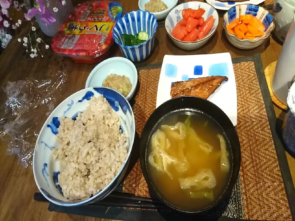 鯖みりん干し&納豆&キャベツの味噌汁&辛子明太子|まぐろさん