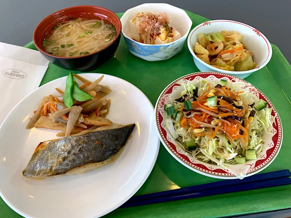 鯖の西京焼、キャベツと竹輪のごま和え、中華サラダ、味噌汁|Tadahiko Watanabeさん