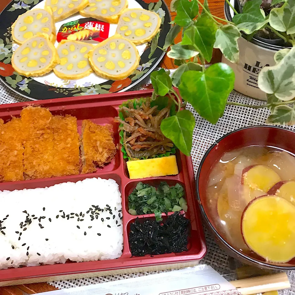 シュト旦那にお土産はカツ弁当🍱とからし蓮根とサツマイモの味噌汁|シュトママさん