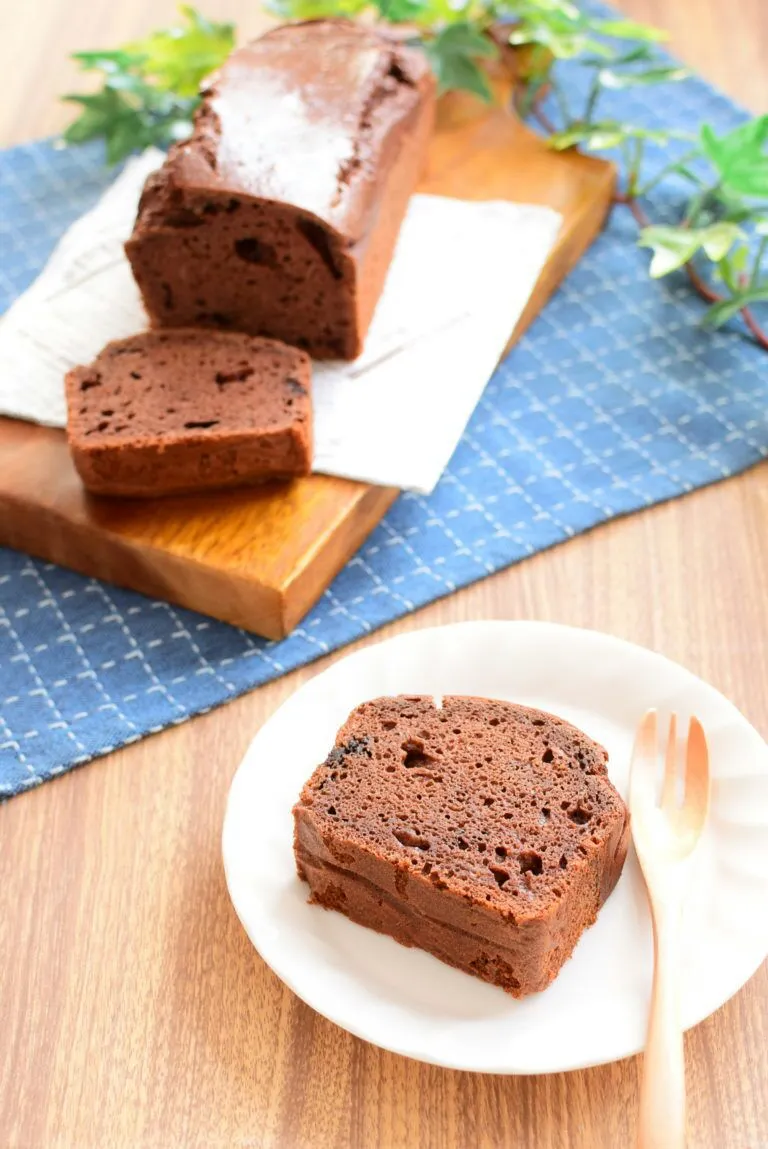 豆腐でしっとり！ココアバターケーキのレシピ|アマイモノ・クウ蔵さん