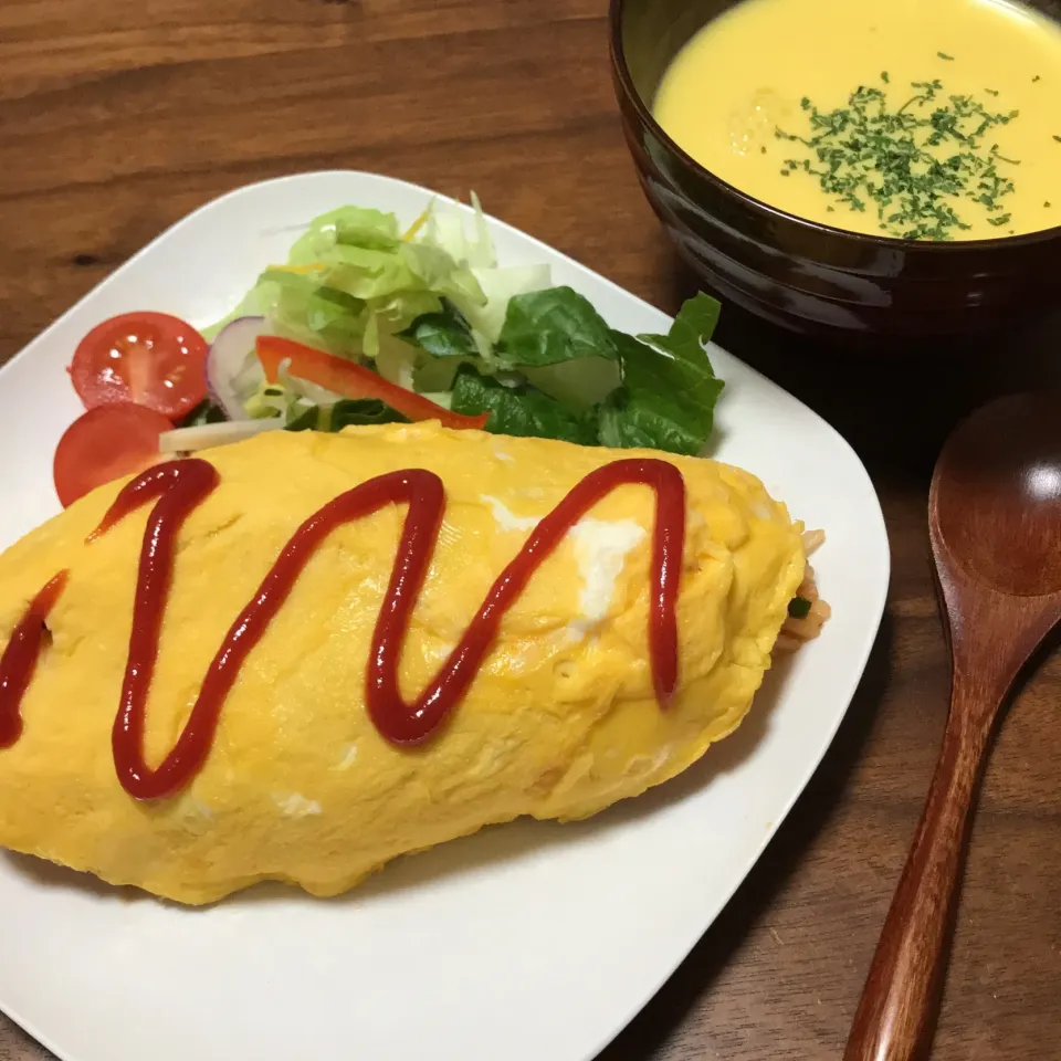 Snapdishの料理写真:#オムライス 
 #にんじんのポタージュ|まきさん