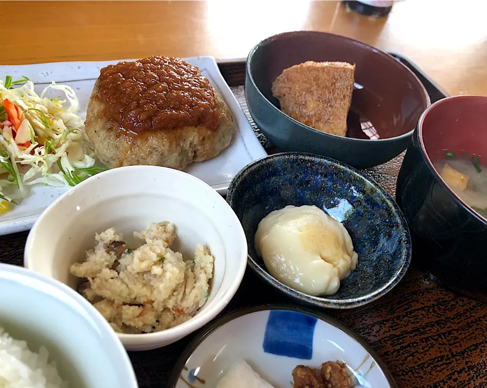 豆腐ハンバーグランチ（いきさ屋）|チルさん