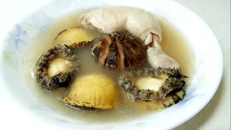 Snapdishの料理写真:chicken soup with abalone and shiitake mushroom|steven z.y.さん