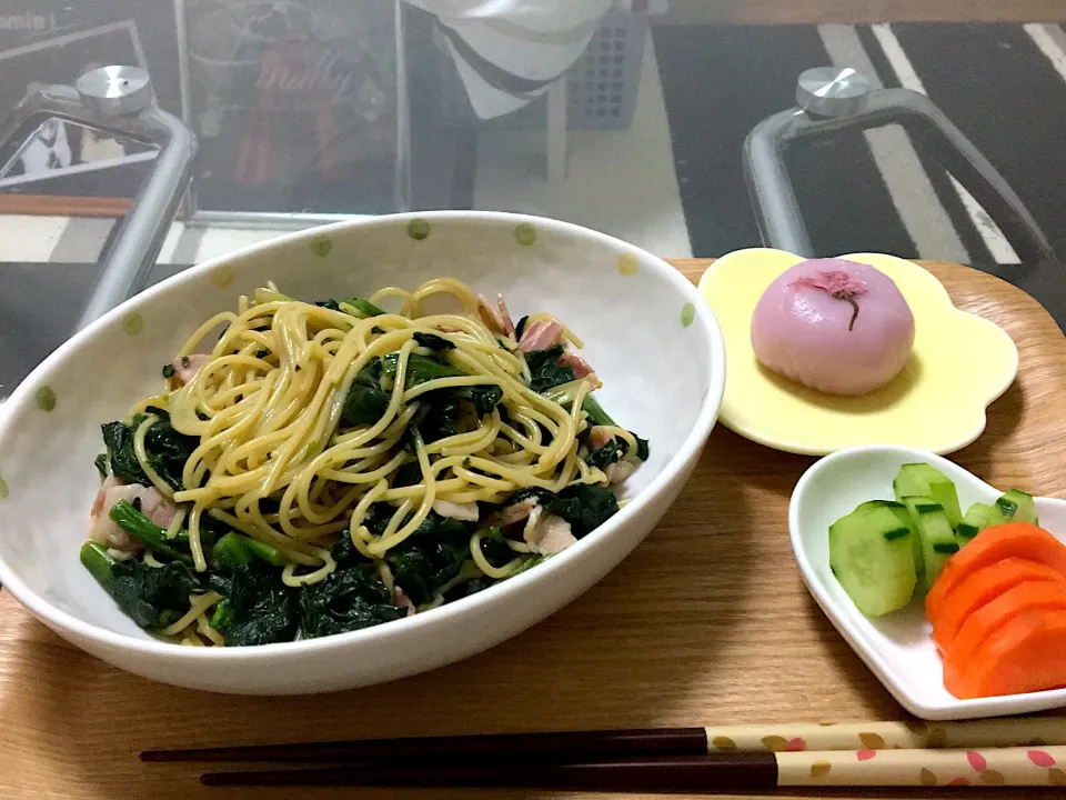 ベーコンとほうれん草のバター醤油パスタ|よぉ〜さん