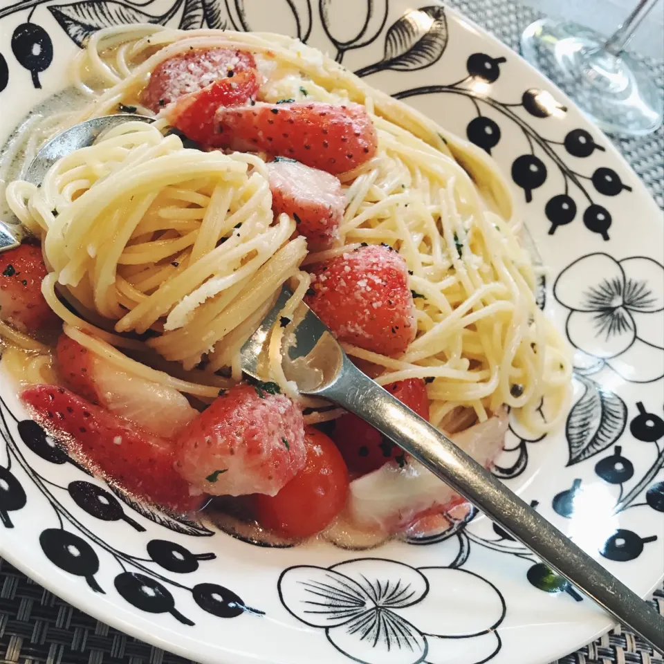 苺とミニトマトのパスタ|麻紀子さん