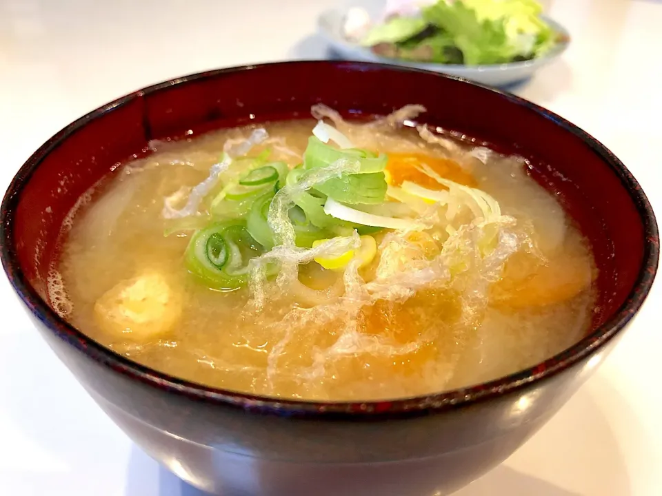 根菜たっぷり！ お揚げ、糸寒天と生姜入り味噌汁✨✨|NOBUちえさん