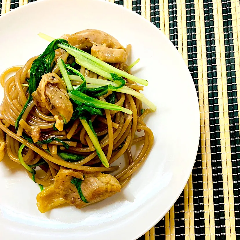 Snapdishの料理写真:鶏肉と水菜の赤ワインパスタ🍝|ちあきんぐさん